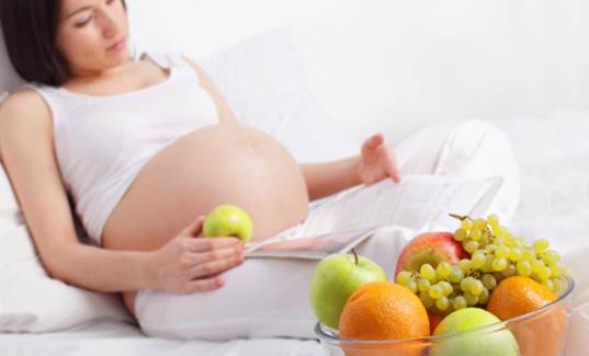كيف تعالج المرأة الحامل مشكل حموضة المعدة ؟
