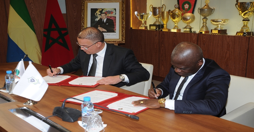 فوزي لقجع يوقع اتفاقية شراكة مع الاتحاد الغابوني لكرة القدم