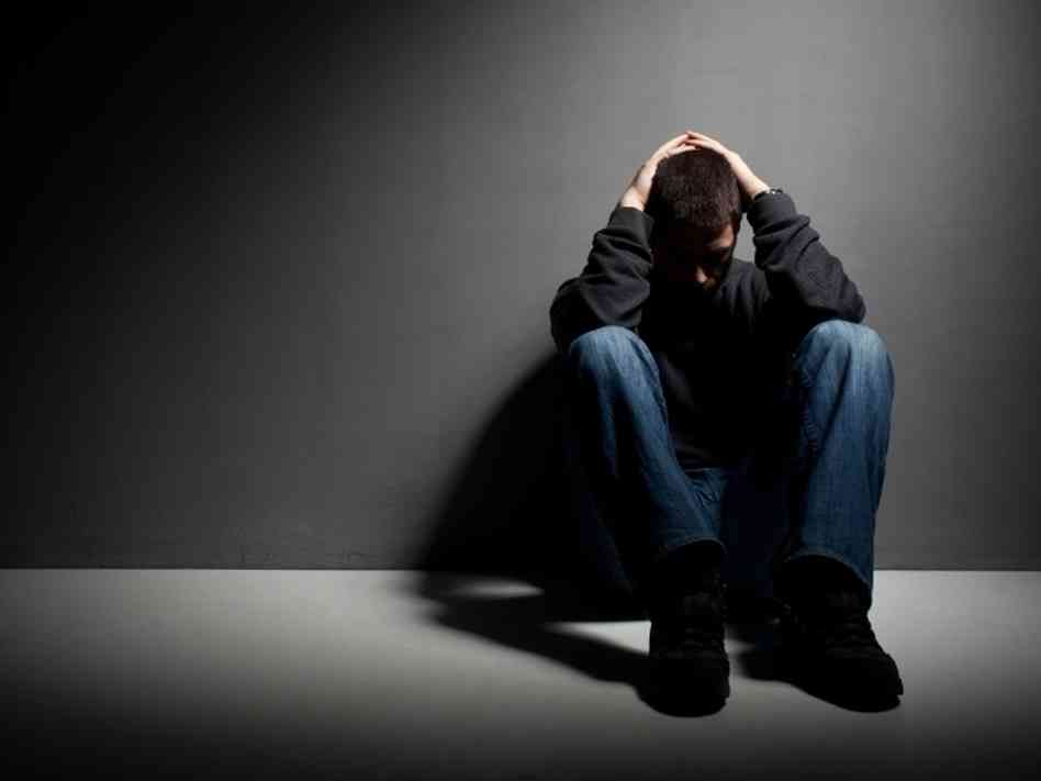 ما علاقة الاكتئاب بانتحار مئات الآلاف سنويا؟