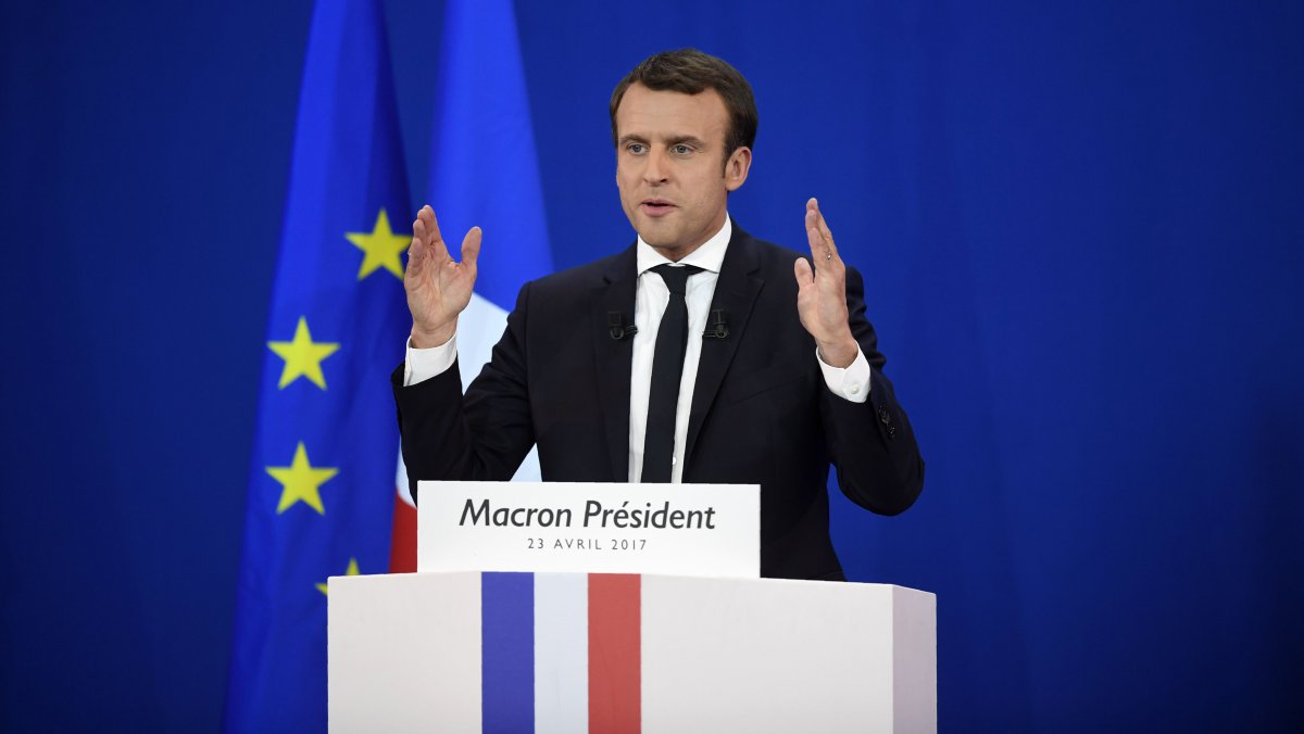 قائد حملة الرئيس الفرنسي الانتخابية ووزيره في التخطيط الاقليمي متهم بالفساد