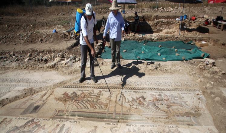 علماء آثار يكشفون النقاب عن فسيفساء نادرة في قبرص