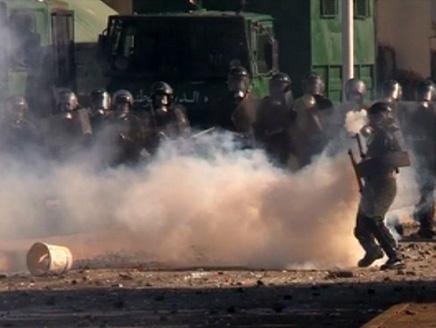 اندلاع مواجهات عنيفة بين الشرطة الجزائرية ومتظاهرين
