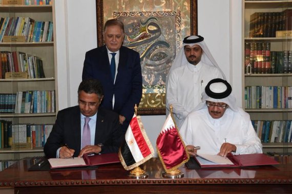 قطر ومصر توقعان بالدوحة اتفاقيات ومذكرات تفاهم لتعزيز التعاون بين البلدين